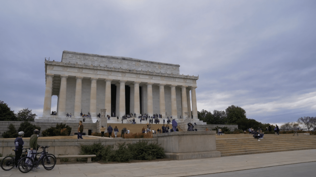 a photo of the supreme court building